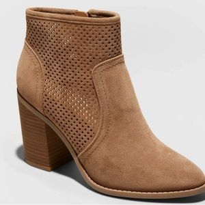 Universal Thread booties
